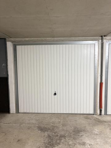 Parking
        
        - 11 m² Exclusivité 25 000 € *
