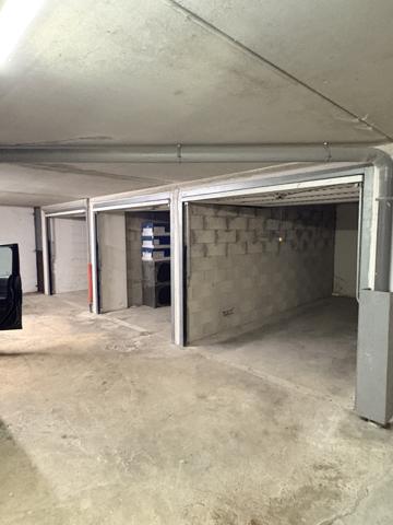 Parking
        
        - 11 m² Exclusivité 25 000 € *