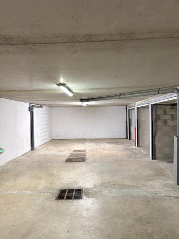 Parking
        
        - 11 m² Exclusivité 25 000 € *