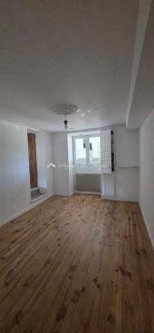 MAISON ET APPARTEMENT A ROULLET SAINT ESTEPHE