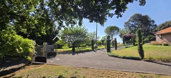 MAISON ET APPARTEMENT A ROULLET SAINT ESTEPHE