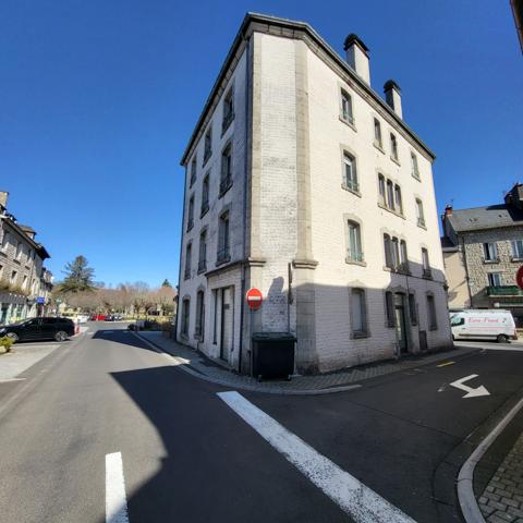 Bel immeuble au coeur de RIOM-ES-MONTAGNES Riom es Montagnes (15400)