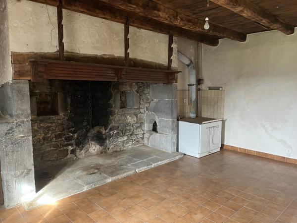 MAISON TYPIQUE AUVERGNATE Chalvignac (15200)