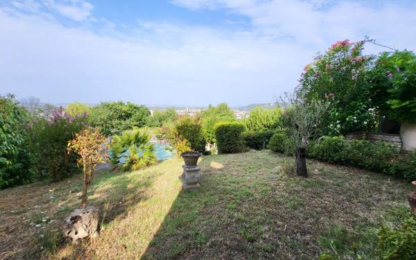 Maison à vendre    6 pièces •  Bon-Encontre