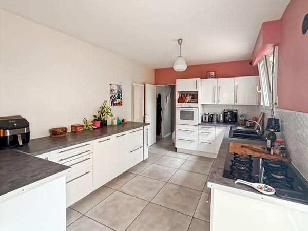 Maison Pessac 7 pièce(s) 188 m2  5 chambres terrain  1623 m2