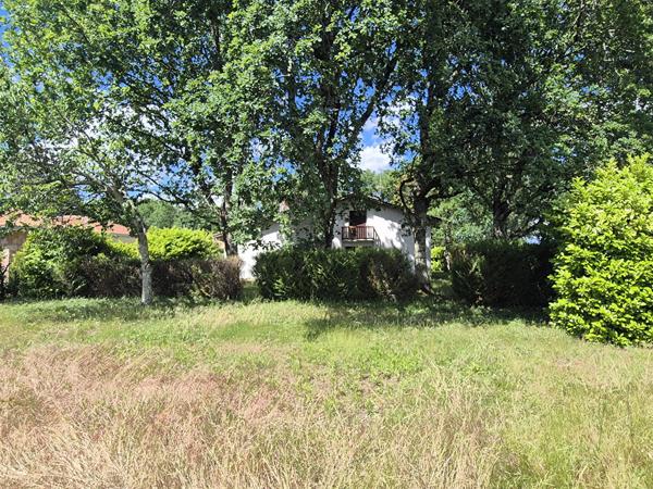 Léognan - Maison de 128m² avec travaux sur une belle parcelle de plus de 1 000m²