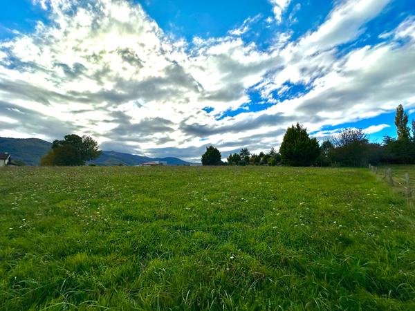 Terrain constructible de 1 700 m² à Foix. Un cadre de vie à imaginer selon vos envies Foix