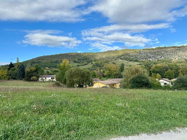 Terrain constructible de 1 700 m² à Foix. Un cadre de vie à imaginer selon vos envies Foix