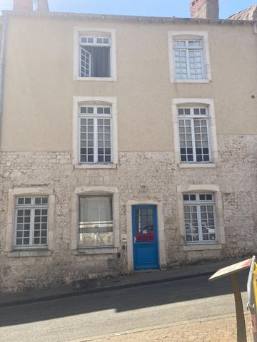 Immeuble de rapport à fort potentiel FONTENAY LE COMTE