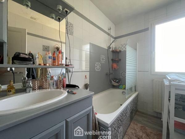Maison 87 m² à Beaumont Saint-Cyr 86490