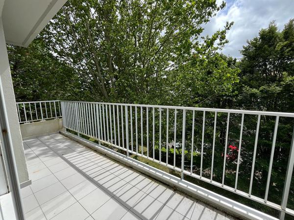 A VENDRE - EXCLUSIVITE - CHALLANS - Appartement - proximite grande surface - 3 pièces - 68 m²