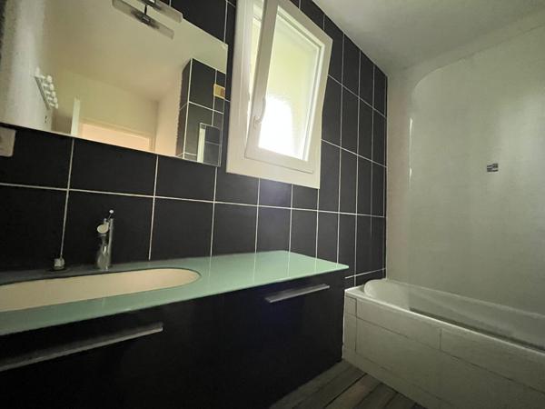 A VENDRE - EXCLUSIVITE - CHALLANS - Appartement - proximite grande surface - 3 pièces - 68 m²