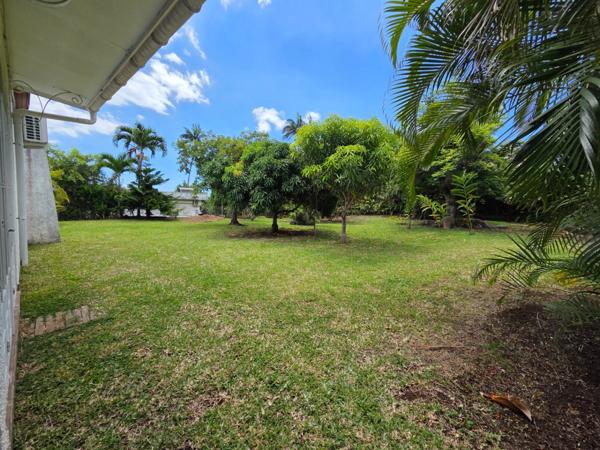 Villa T7 de 276 m² sur 1 661 m² de terrain plat – Bas de St-François