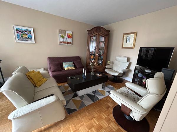 APPARTEMENT 2 CHAMBRES AVEC BALCON ET CAVE