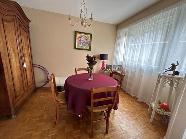 APPARTEMENT 2 CHAMBRES AVEC BALCON ET CAVE
