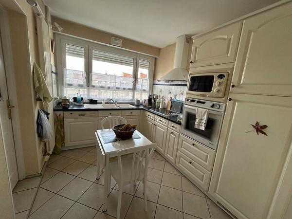 APPARTEMENT 2 CHAMBRES AVEC BALCON ET CAVE