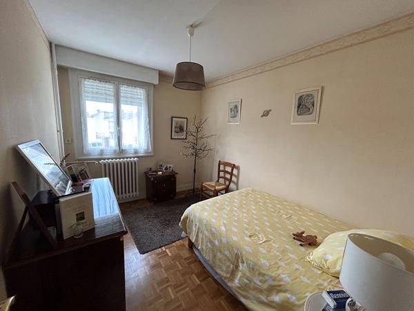 APPARTEMENT 2 CHAMBRES AVEC BALCON ET CAVE