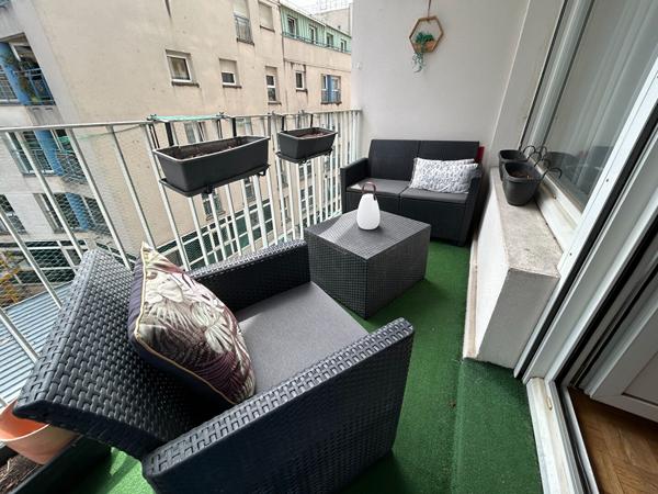 APPARTEMENT 2 CHAMBRES AVEC BALCON ET CAVE