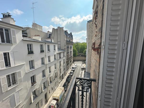 Paris 18 - Haussmannien - 4ème étage refait à neuf - Balcon
