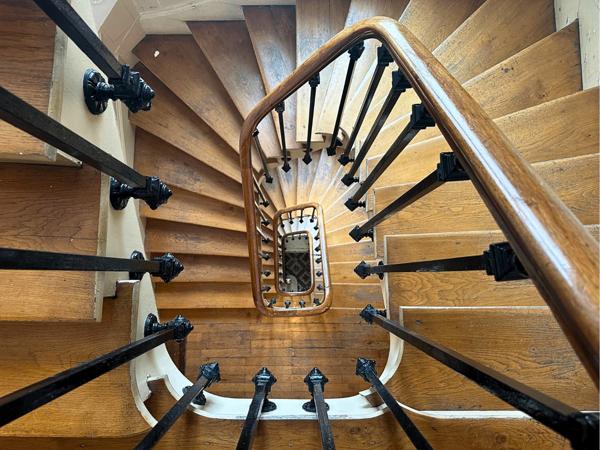 Paris 18 - Haussmannien - 4ème étage refait à neuf - Balcon