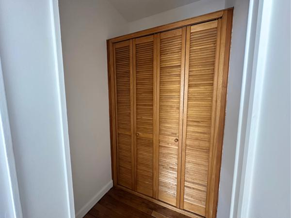 Paris 18 - Haussmannien - 4ème étage refait à neuf - Balcon