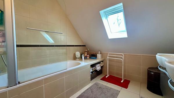 Maison familiale avec jardin exposé sud-ouest dans lotissement privé à Mouvaux