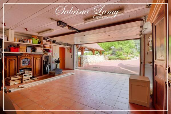 ✨ À Vendre : Élégante Propriété de Prestige en Pierre Meulière - 214 m² sur 2508 m² de Terrain - 5 chambres✨