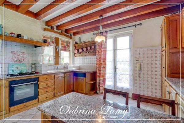 ✨ À Vendre : Élégante Propriété de Prestige en Pierre Meulière - 214 m² sur 2508 m² de Terrain - 5 chambres✨