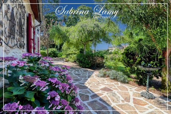 ✨ À Vendre : Élégante Propriété de Prestige en Pierre Meulière - 214 m² sur 2508 m² de Terrain - 5 chambres✨