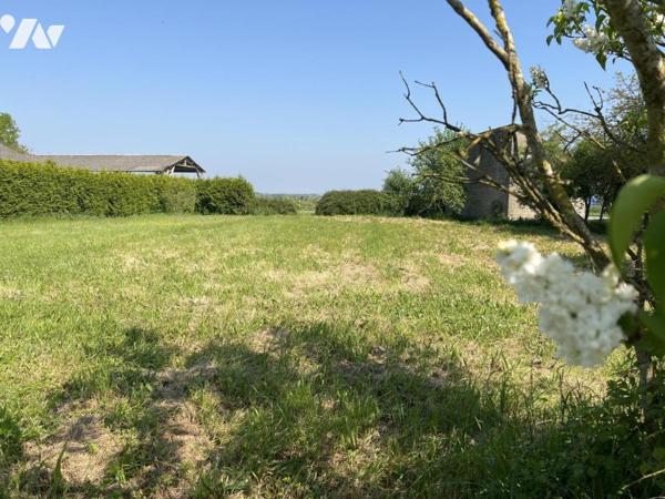 Terrain à bâtir à 1km du bourg