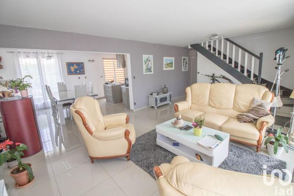 Maison traditionnelle 6 pièces de 148 m² à Villenoy (77124)