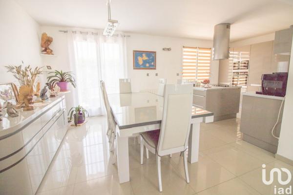 Maison traditionnelle 6 pièces de 148 m² à Villenoy (77124)