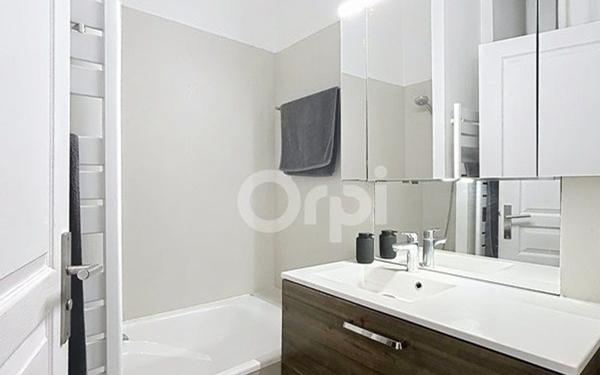 Appartement à vendre    3 pièces • 70 m2 Paris 15