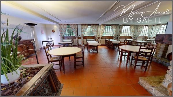 Immeuble 550 m², 10 chambres, salles de réception, bar, cuisine, grange, parking