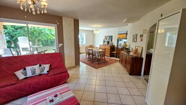 Maison contemporaine Petosse 150 m², 5 chambres et grand jardin de plus de 300 m² au calme