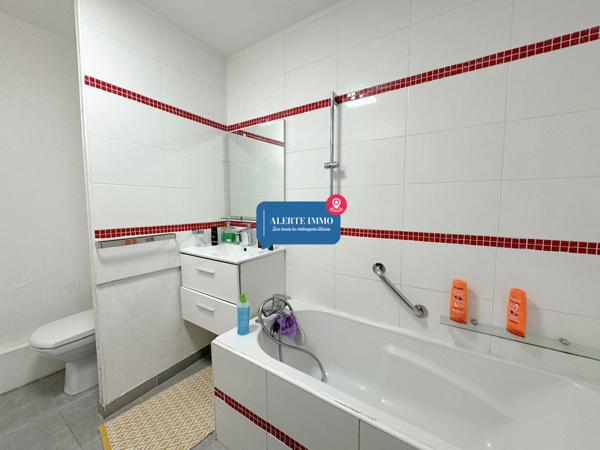Roubaix Est Nouveau Roubaix, maison bel étage de 120 m2 hab et 190 m2 de surface totale, actuellement louée, 4 ch, garage, grand sous-sol, terrasse jardin + jardin collectif de 2000 m2