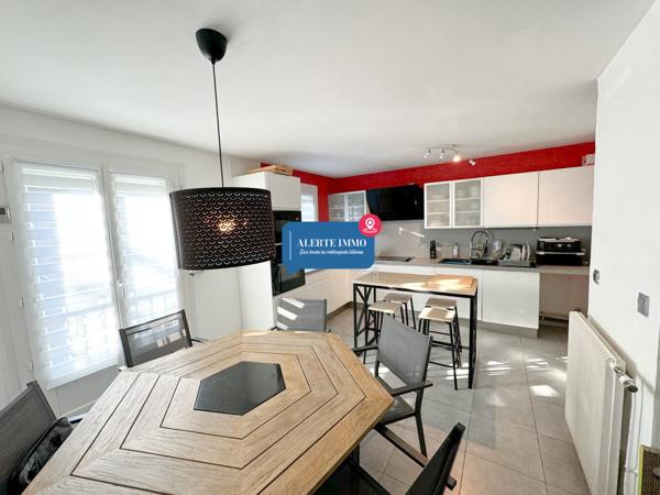 Roubaix Est Nouveau Roubaix, maison bel étage de 120 m2 hab et 190 m2 de surface totale, actuellement louée, 4 ch, garage, grand sous-sol, terrasse jardin + jardin collectif de 2000 m2