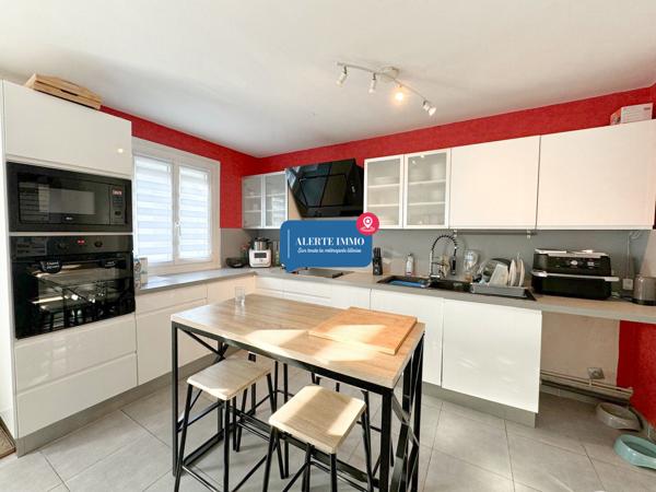 Roubaix Est Nouveau Roubaix, maison bel étage de 120 m2 hab et 190 m2 de surface totale, actuellement louée, 4 ch, garage, grand sous-sol, terrasse jardin + jardin collectif de 2000 m2
