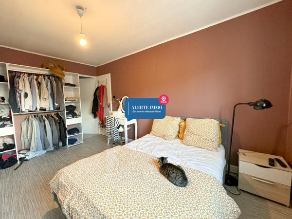 Roubaix Est Nouveau Roubaix, maison bel étage de 120 m2 hab et 190 m2 de surface totale, actuellement louée, 4 ch, garage, grand sous-sol, terrasse jardin + jardin collectif de 2000 m2