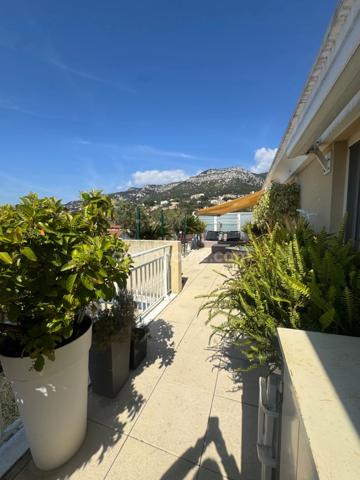 Appartement 5/5 étage, vue panoramique, 93 m2 et garage, TOULON EST