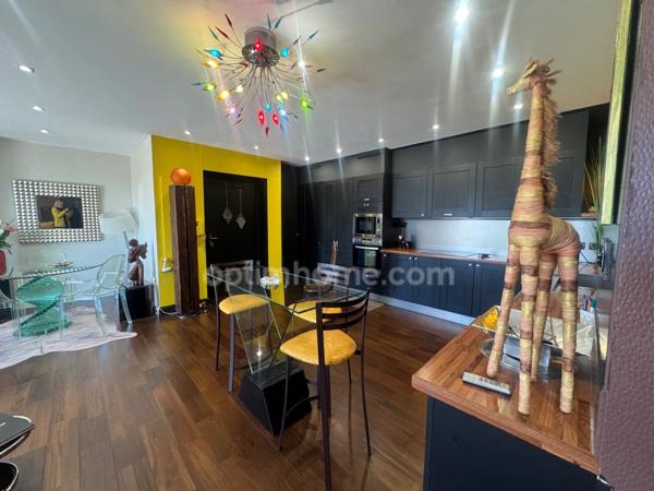 Appartement 5/5 étage, vue panoramique, 93 m2 et garage, TOULON EST