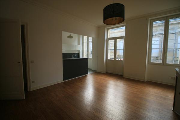 Maison Bourgeoise d'Exception avec Jardin Privé – Un Trésor Caché au Cœur de Libourne