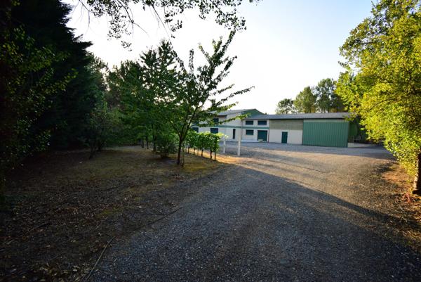 Pavillon de chasse de 600m² avec salle de réception de 218m²