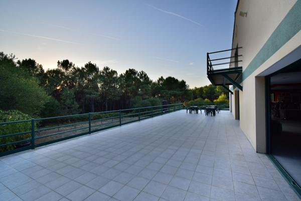 Pavillon de chasse de 600m² avec salle de réception de 218m²