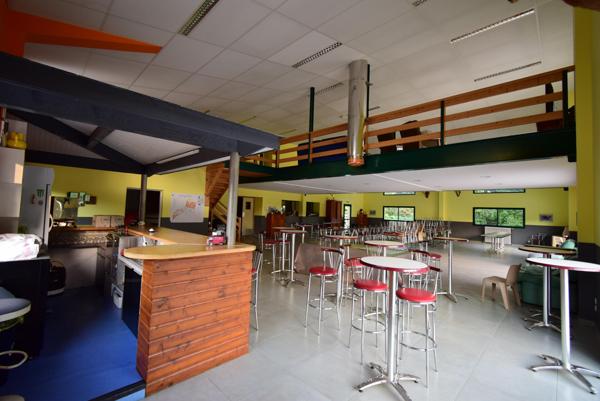 Pavillon de chasse de 600m² avec salle de réception de 218m²