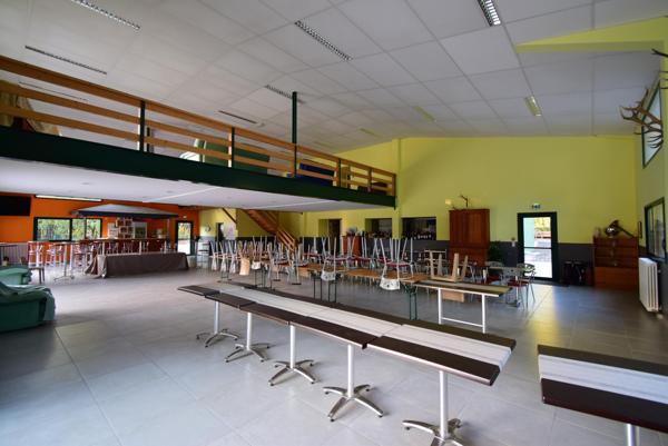 Pavillon de chasse de 600m² avec salle de réception de 218m²