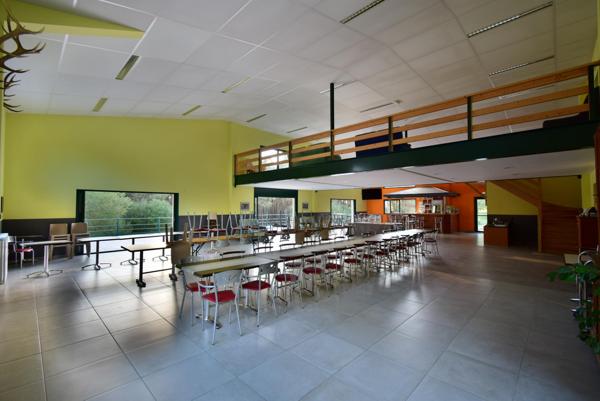 Pavillon de chasse de 600m² avec salle de réception de 218m²