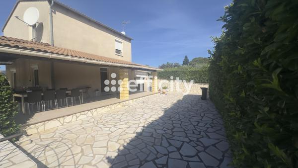 Maison
         4 pièces
        - 95 m² 250 000 € *