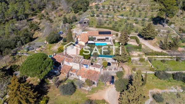PIGNANS - SUPERBE PROPRIÉTÉ DE 360M2 AVEC 2 MAISONS ET APPARTEMENT INDÉPENDANT, ANNEXES, PISCINE 8X4m, CUISINE D'ÉTE, GARAGE, TERRAIN DE 1.8Ha AVEC VUE DEGAGÉE