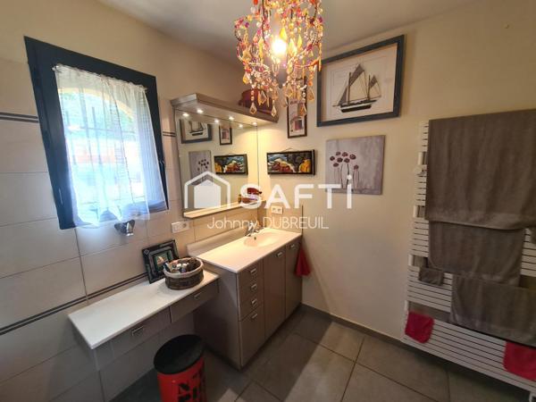 PIGNANS - SUPERBE PROPRIÉTÉ DE 360M2 AVEC 2 MAISONS ET APPARTEMENT INDÉPENDANT, ANNEXES, PISCINE 8X4m, CUISINE D'ÉTE, GARAGE, TERRAIN DE 1.8Ha AVEC VUE DEGAGÉE